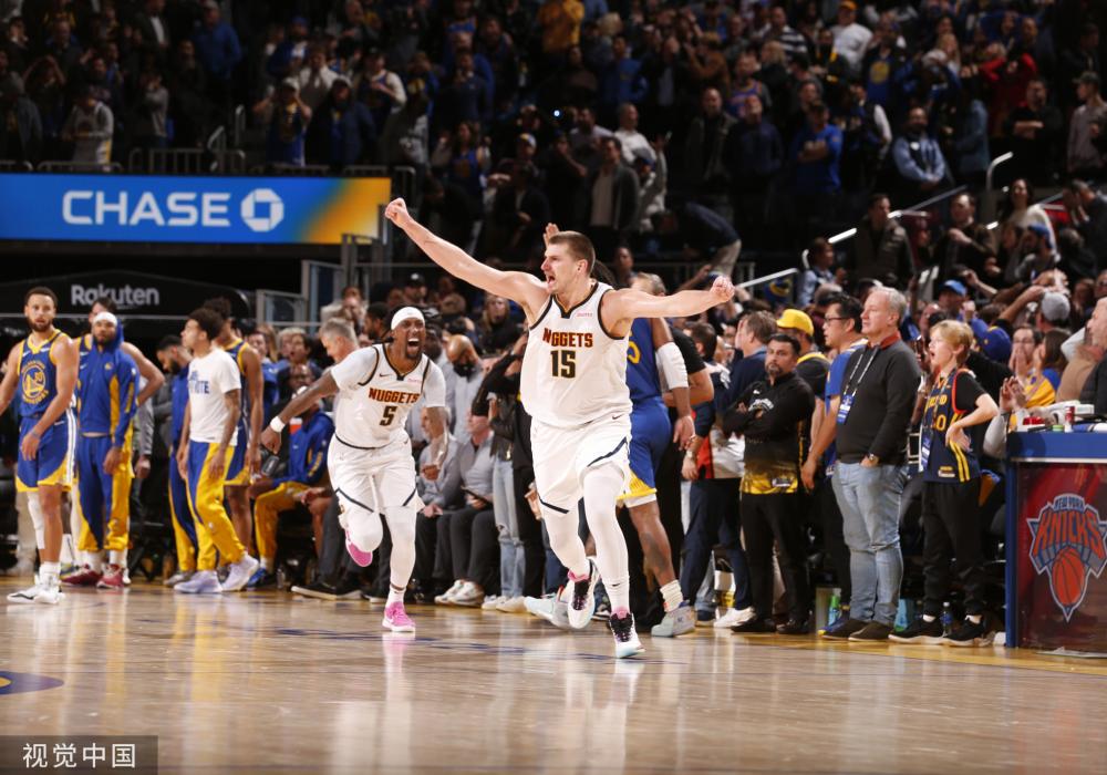 地位卓著 地位卓著